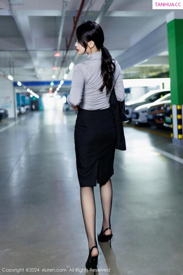   [XiuRen]高清写真图 2024.12.09 No.9567 南乔 OL美腿第24张图片